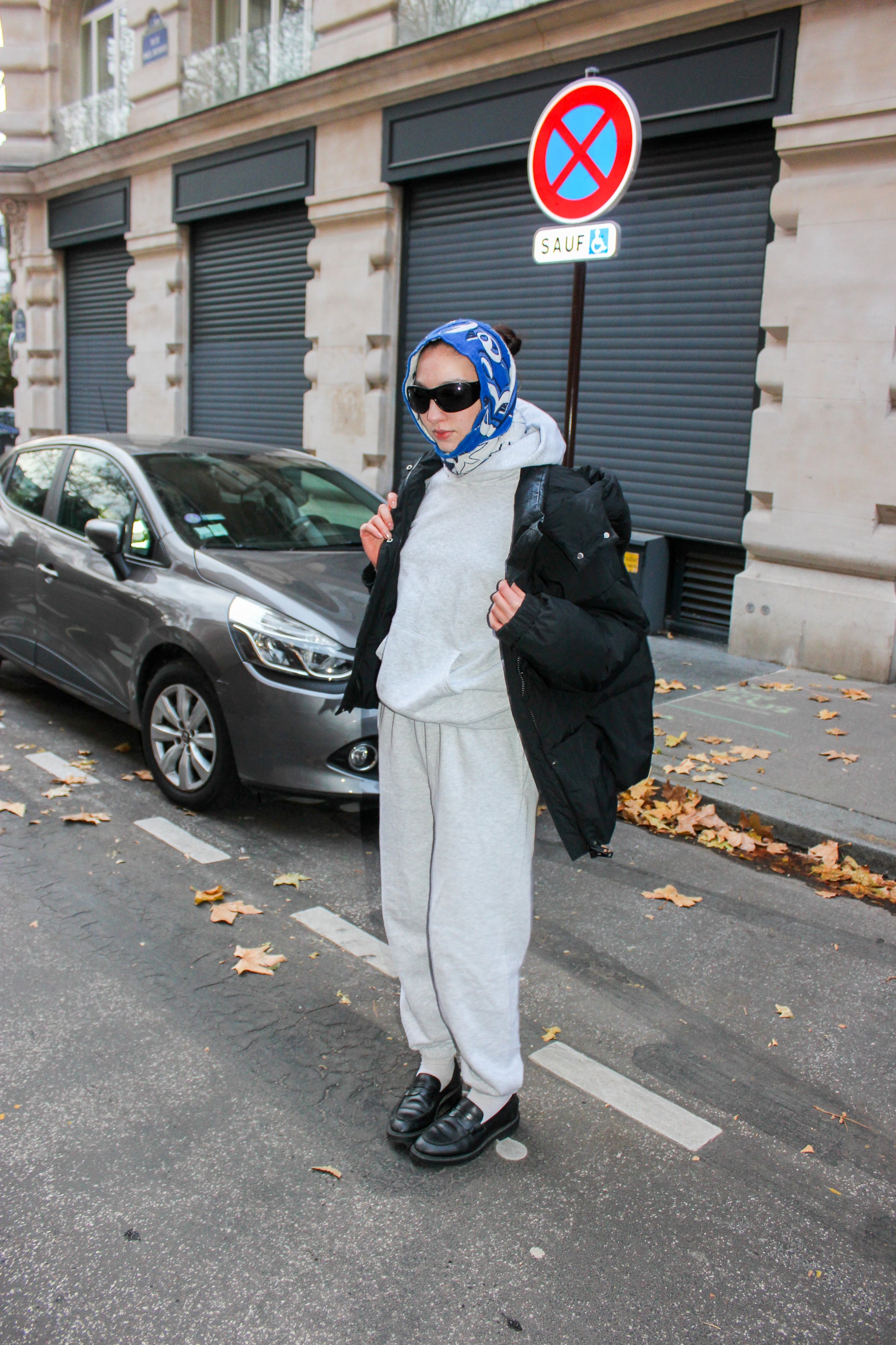 Sabina är 170 cm lång och använder storlek M.