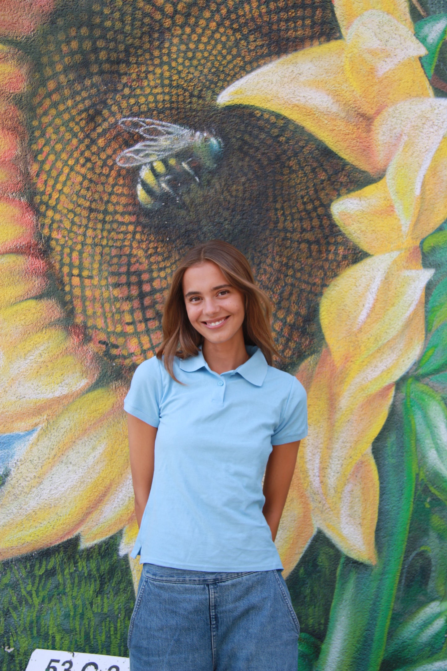 Sarah är 178 cm lång och bär storlek M. | ljusblå