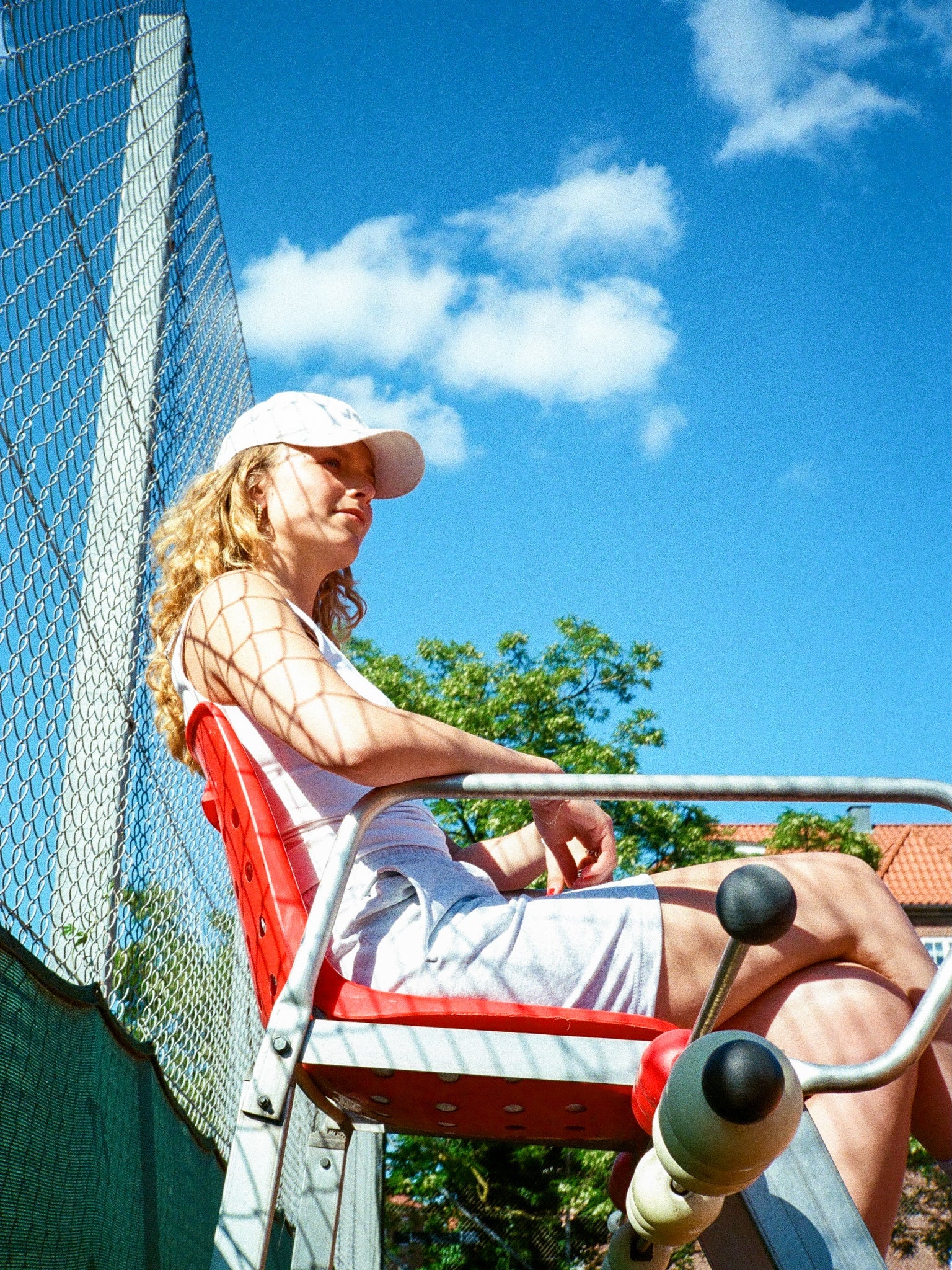 Sofie är 172 cm lång och bär storlek M. | grå