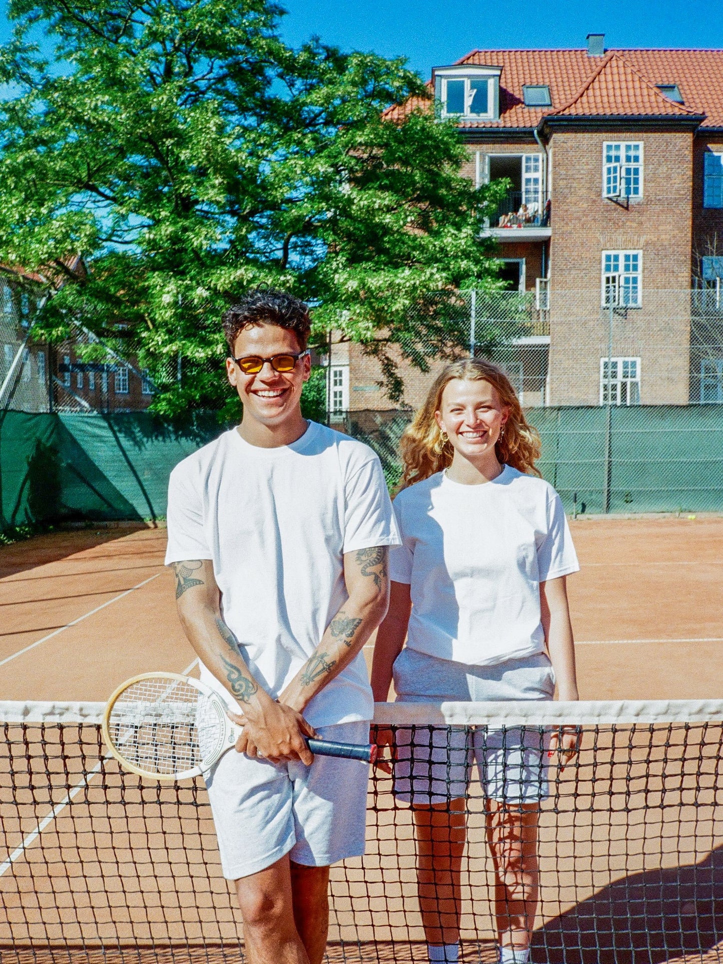 Milton är 189 cm lång och bär storlek XL. | grå