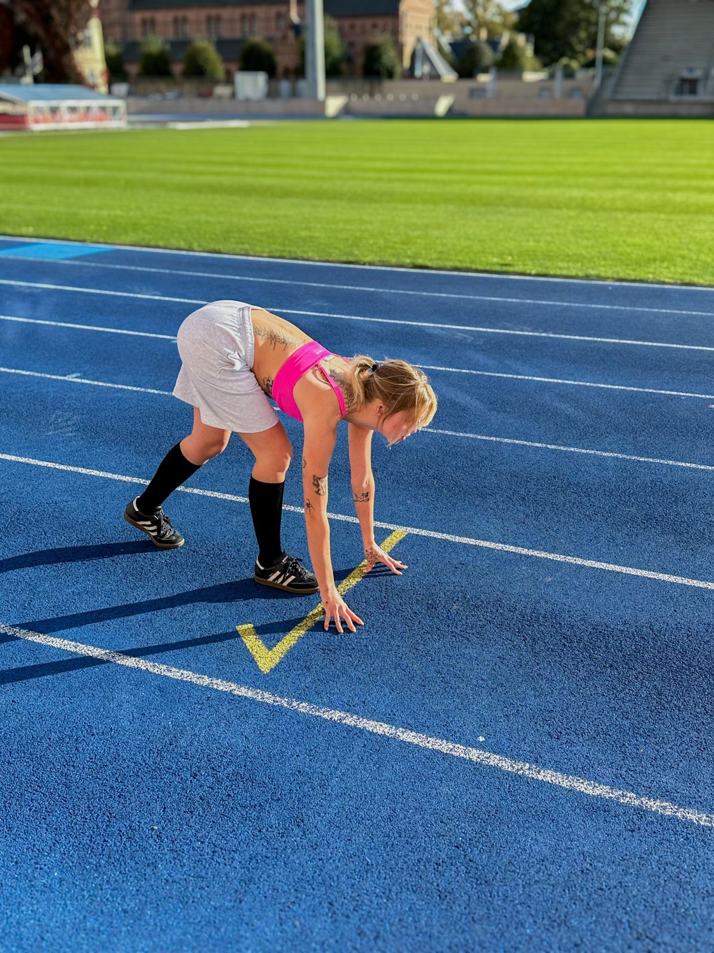 Cecilie är 167 cm lång och bär storlek M. | grå