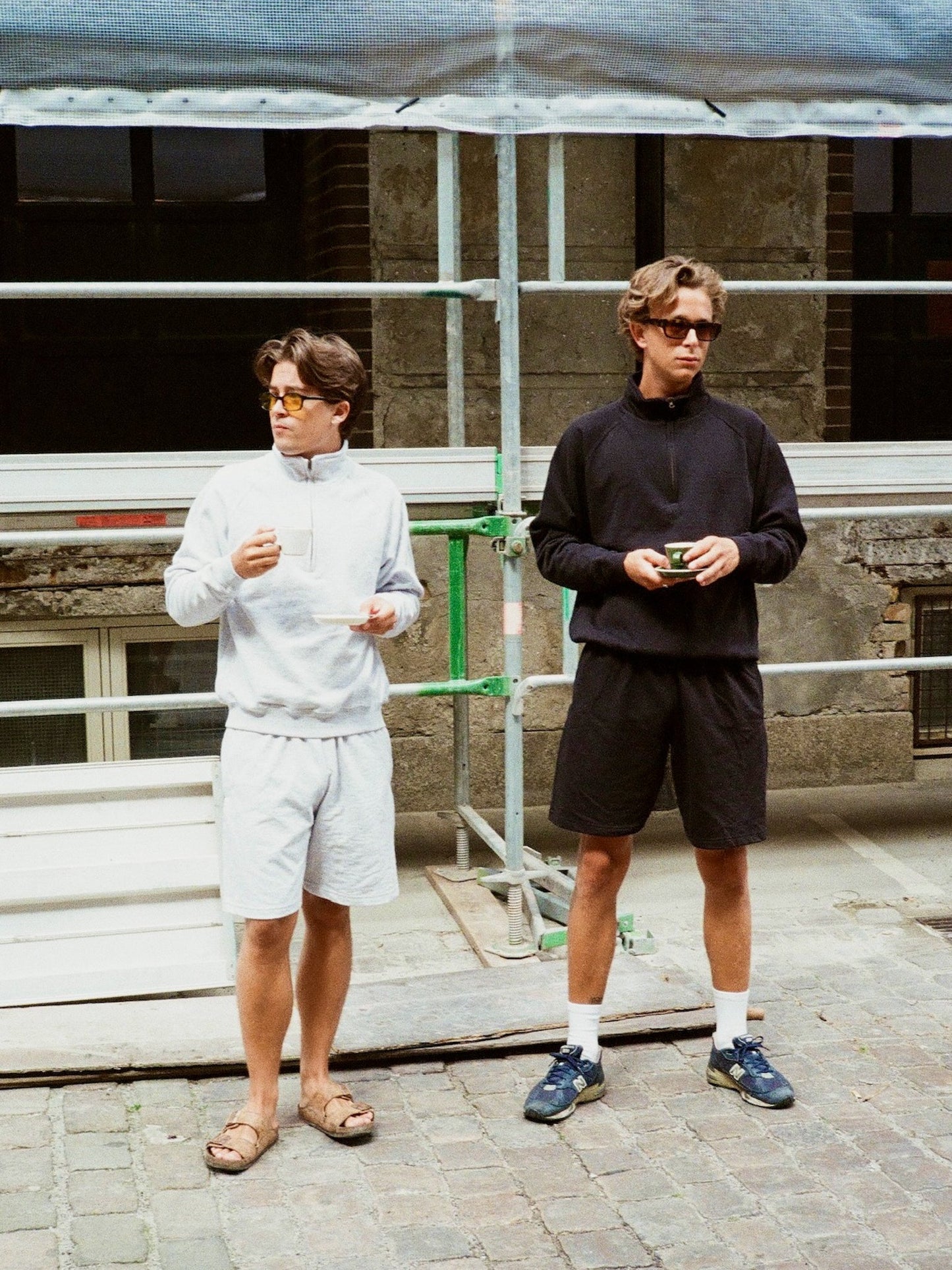 Lasse (t.h.) är 189 lång och bär storlek L. | svart