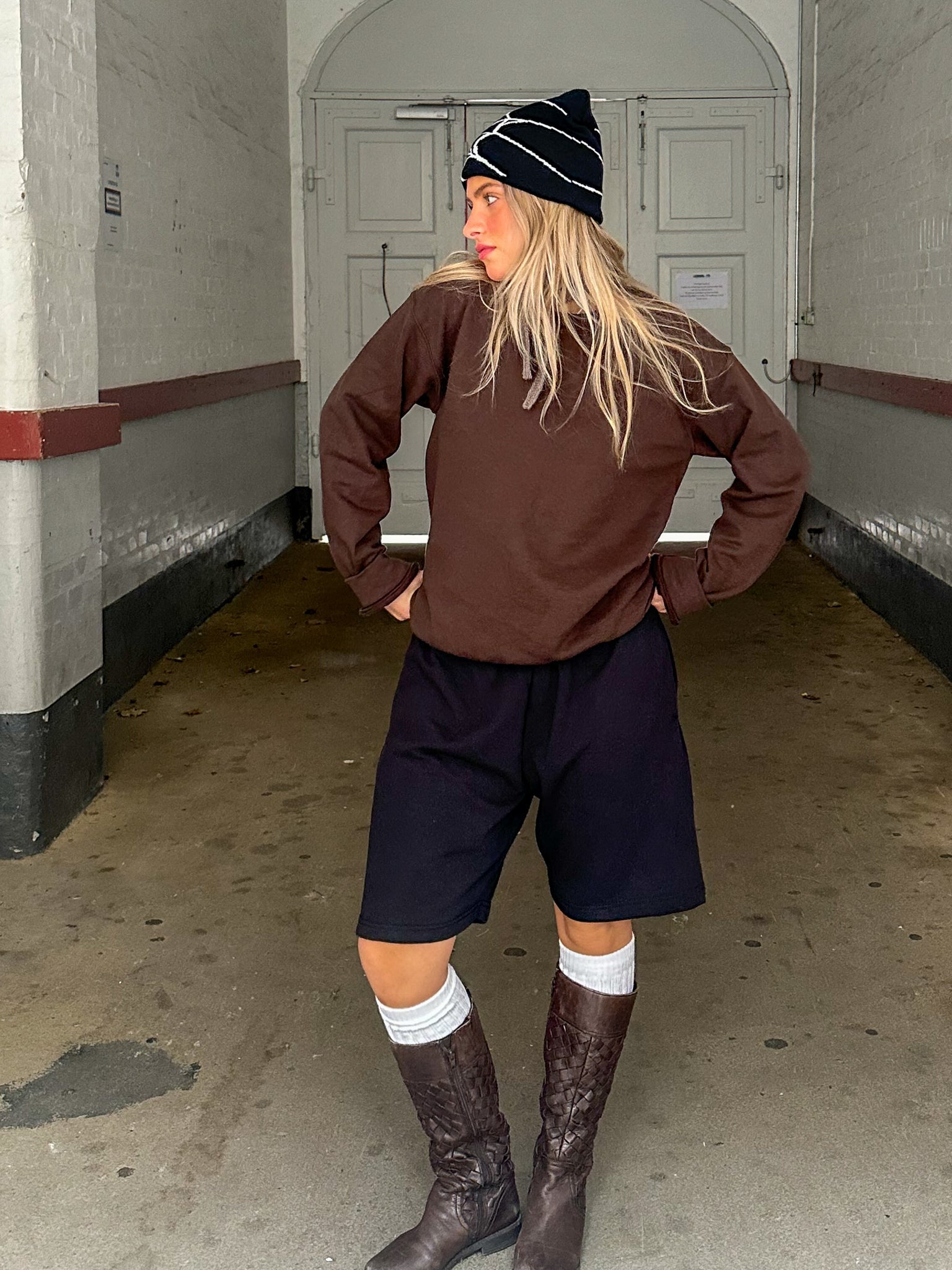 Erica är 167 cm lång och bär storlek M. | svart