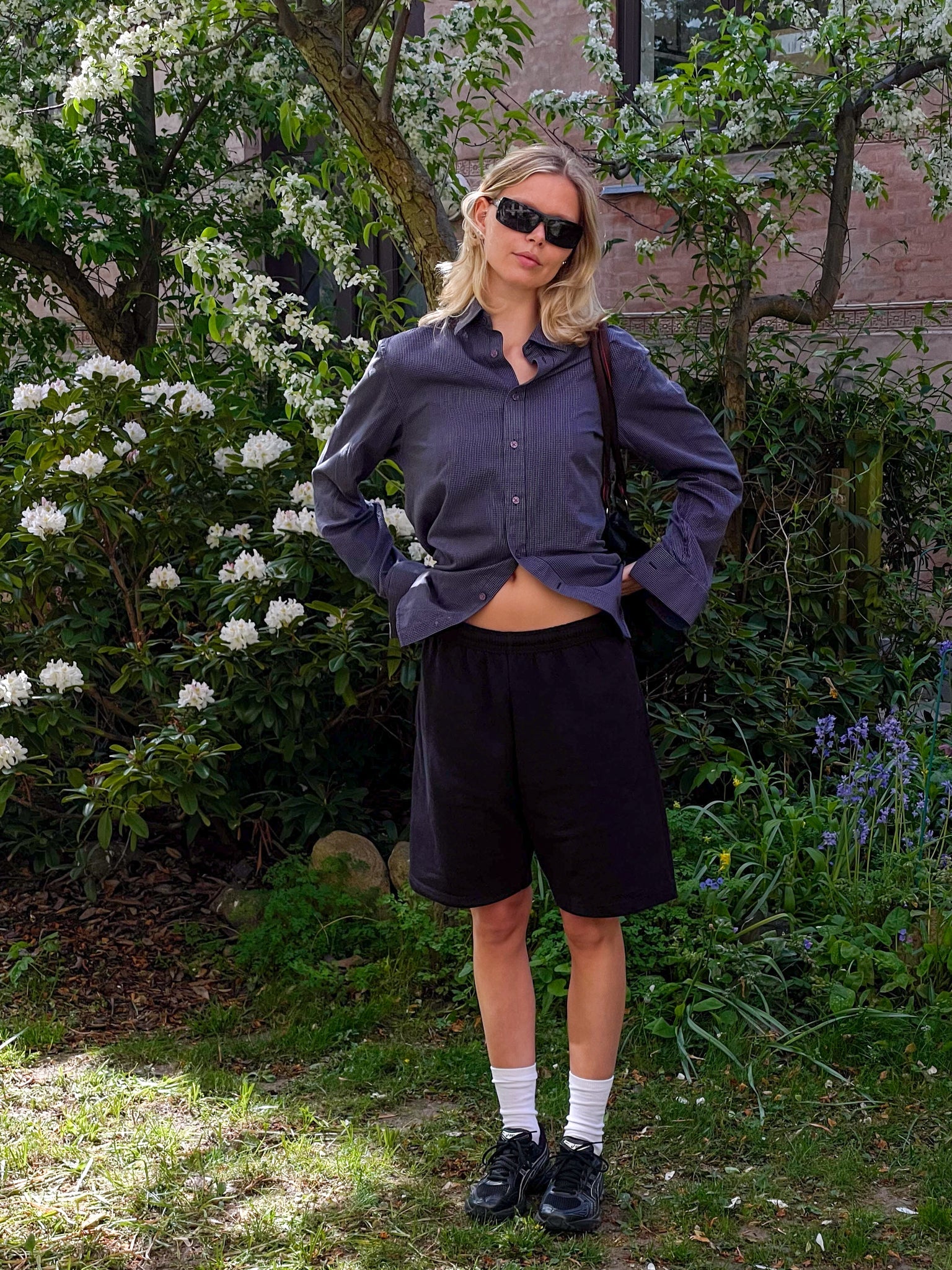 Clara är 179 cm lång och bär storlek L. | svart