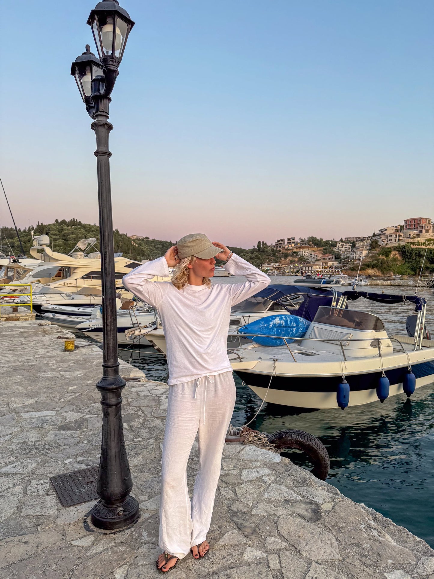 Sofie är 170 cm lång och bär storlek M. 