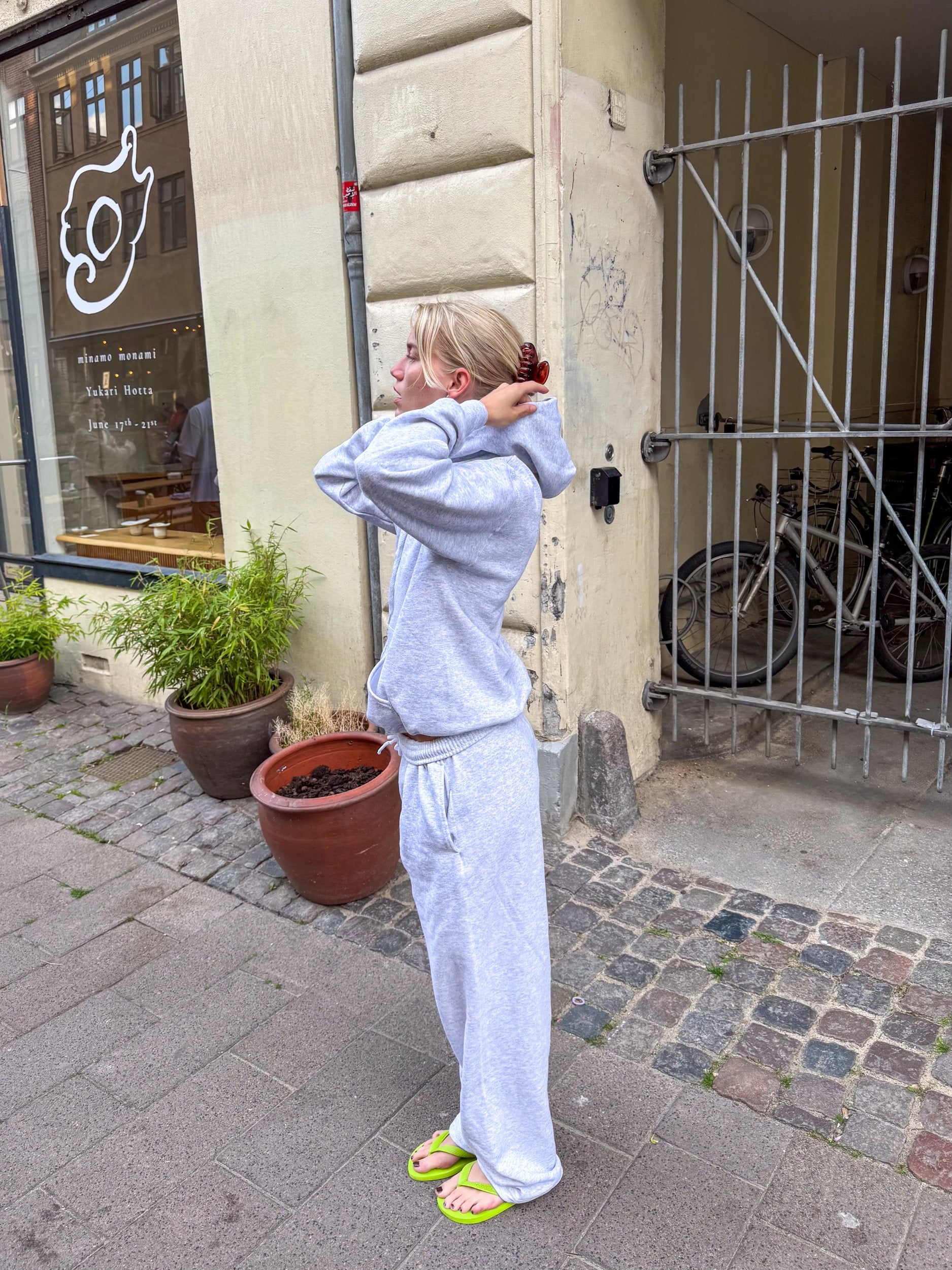 Sofie är 170 cm lång och bär storlek S.