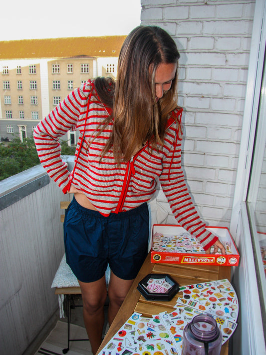 Nadia är 170 cm lång och bär storlek M-L. | mörkblå