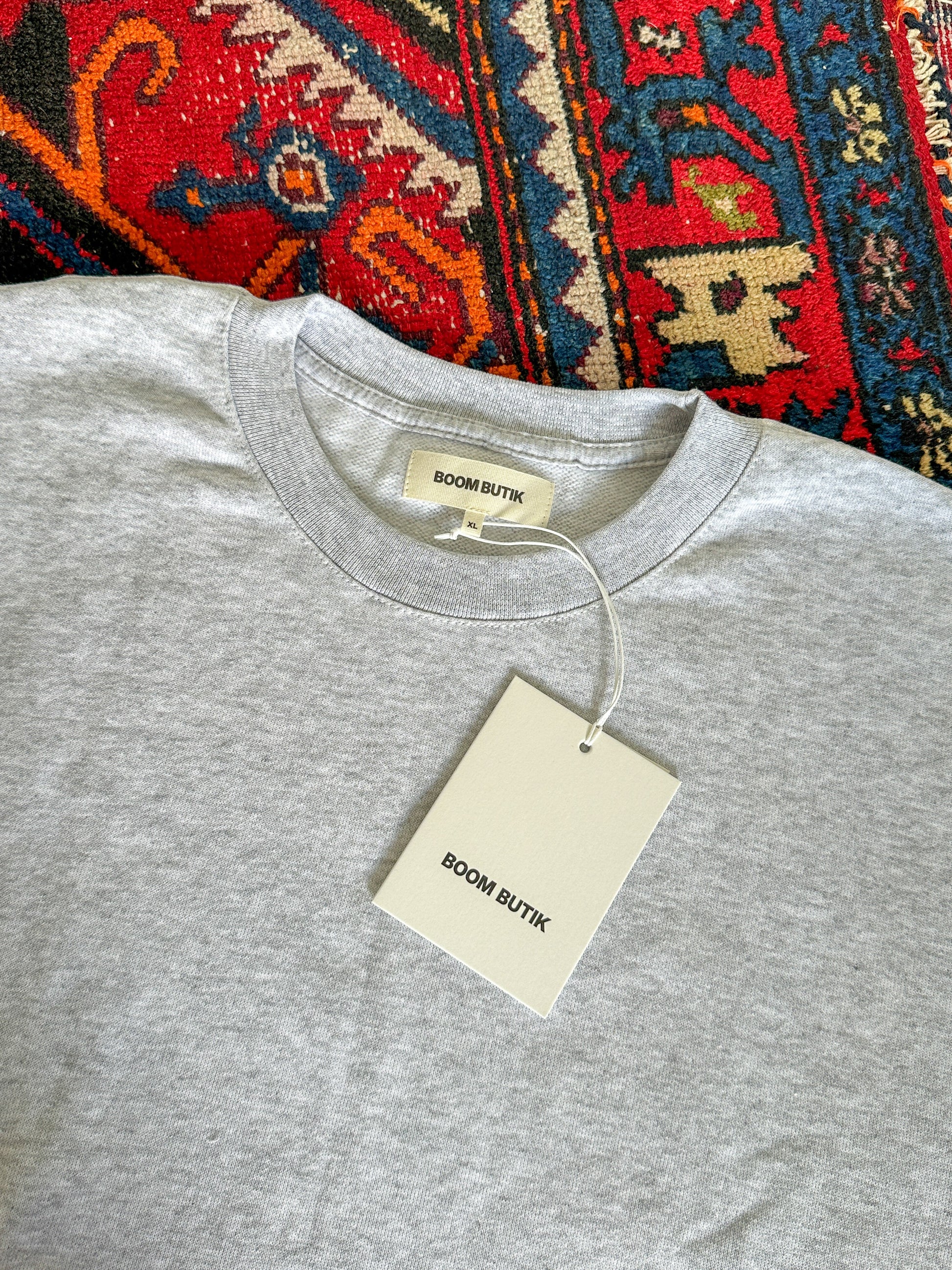 Yes – grå crew. Kärlek, Boom | grå