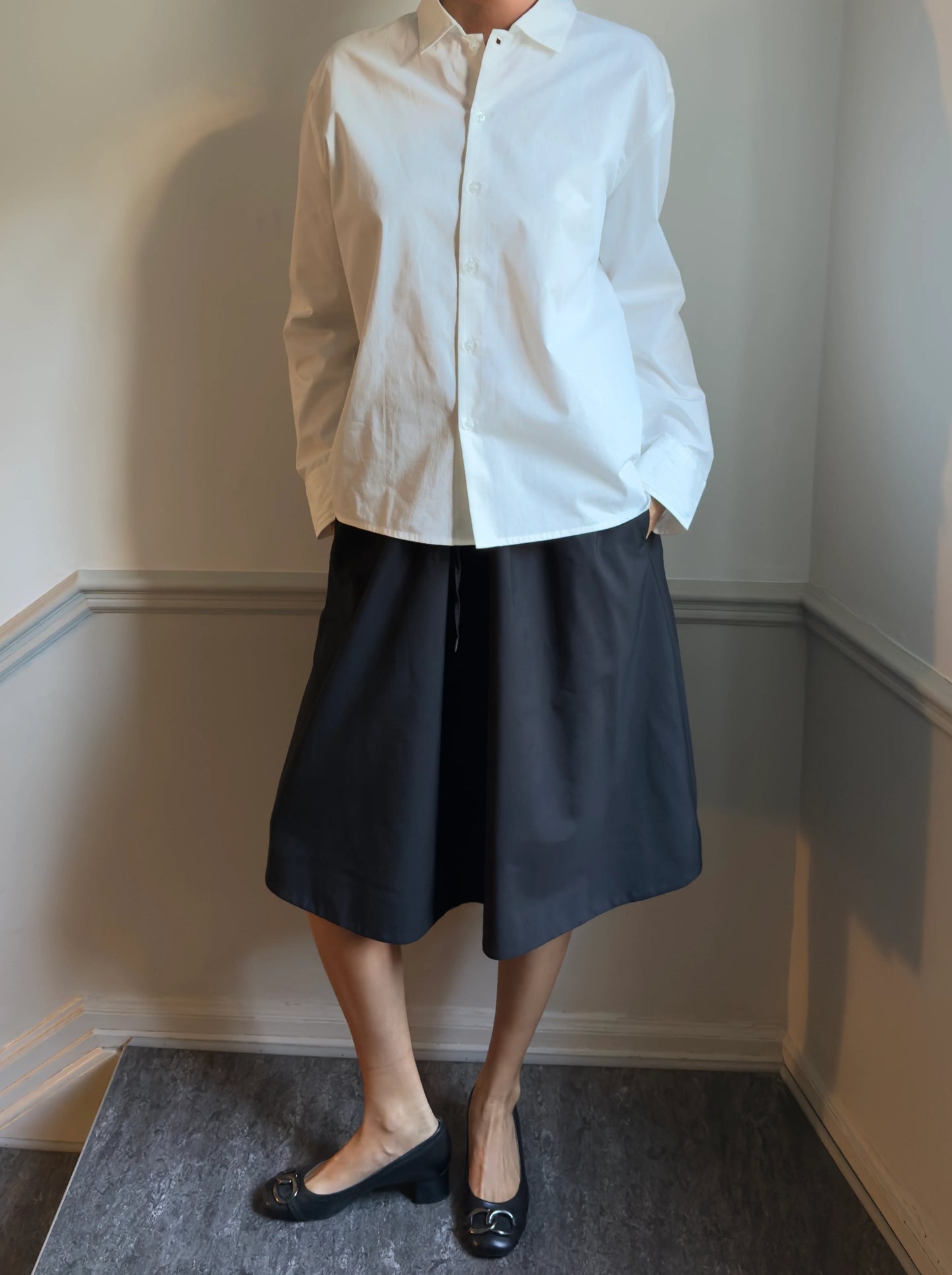 Rose är 176 cm lång och bär storlek M. | vit