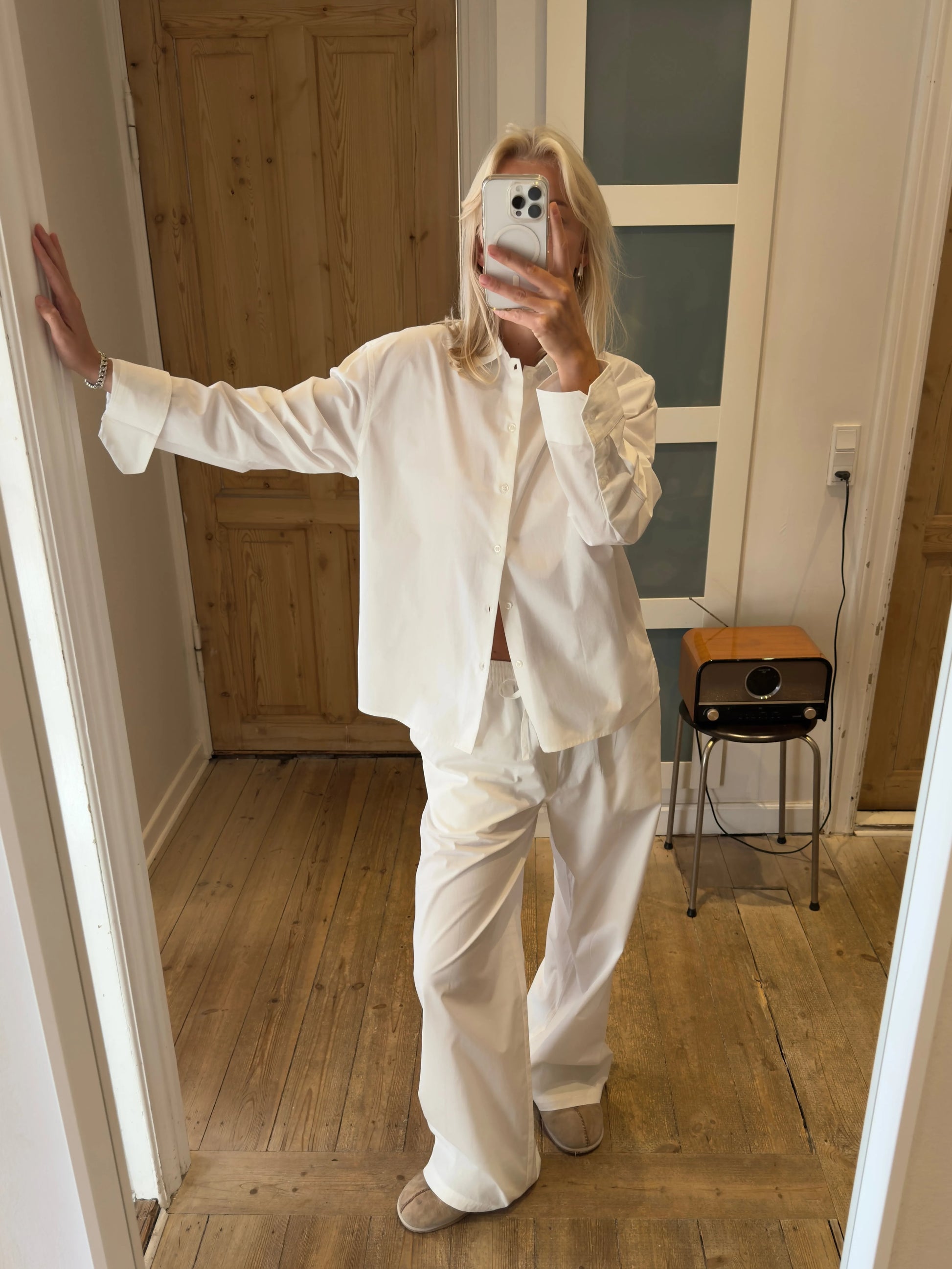 Sofie är 170 cm lång och bär storlek M. | vit