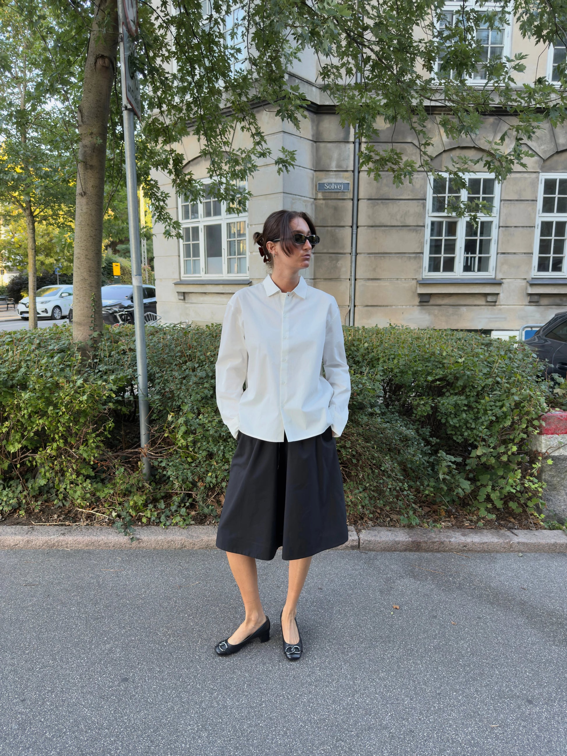 Rose är 176 cm lång och bär storlek M. | vit