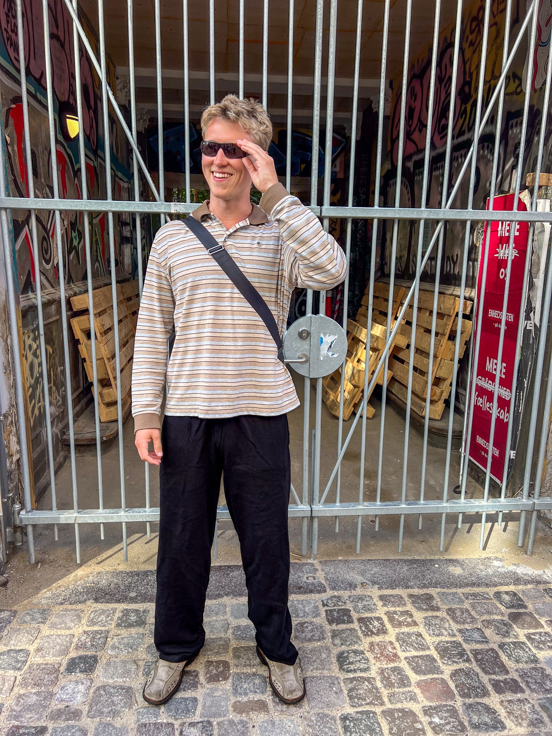 Peter 188 cm och bär storlek XL. | utan svart