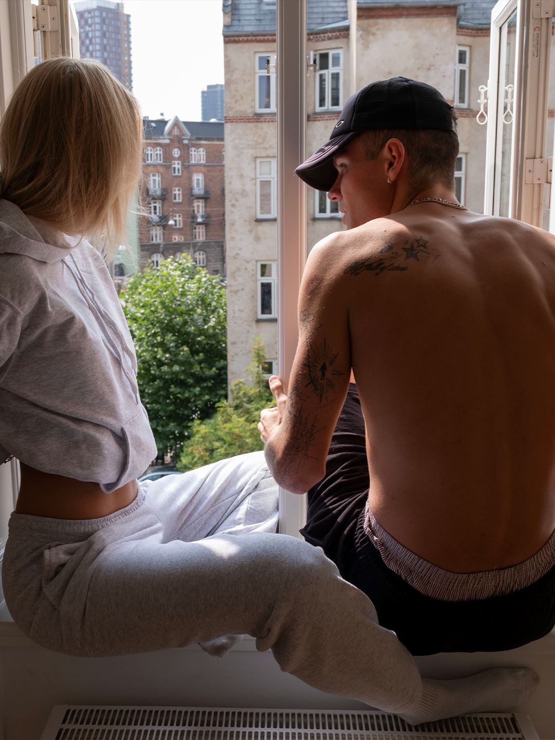 Astrid är 182 cm lång och bär storlek M.