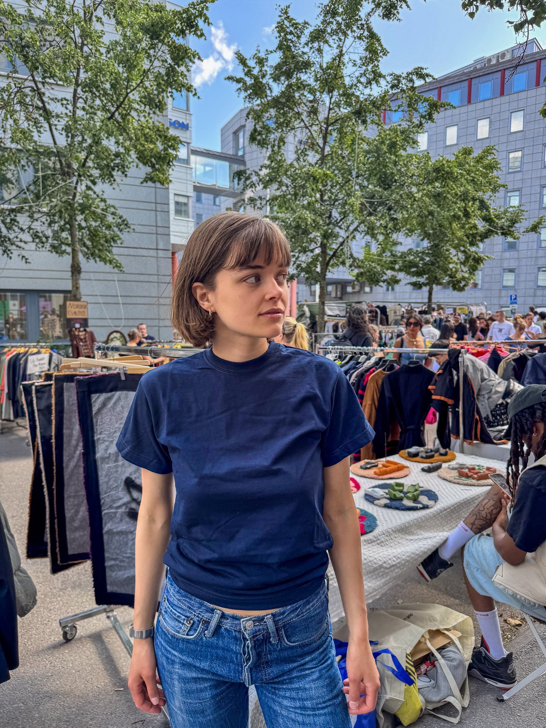 Karin är 165 cm lång och bär storlek S. | mörkblå