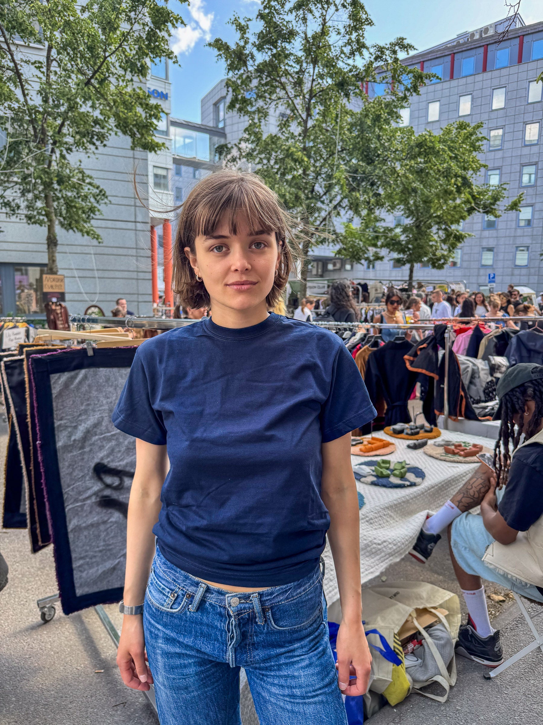 Karin är 165 cm lång och bär storlek S. | mörkblå