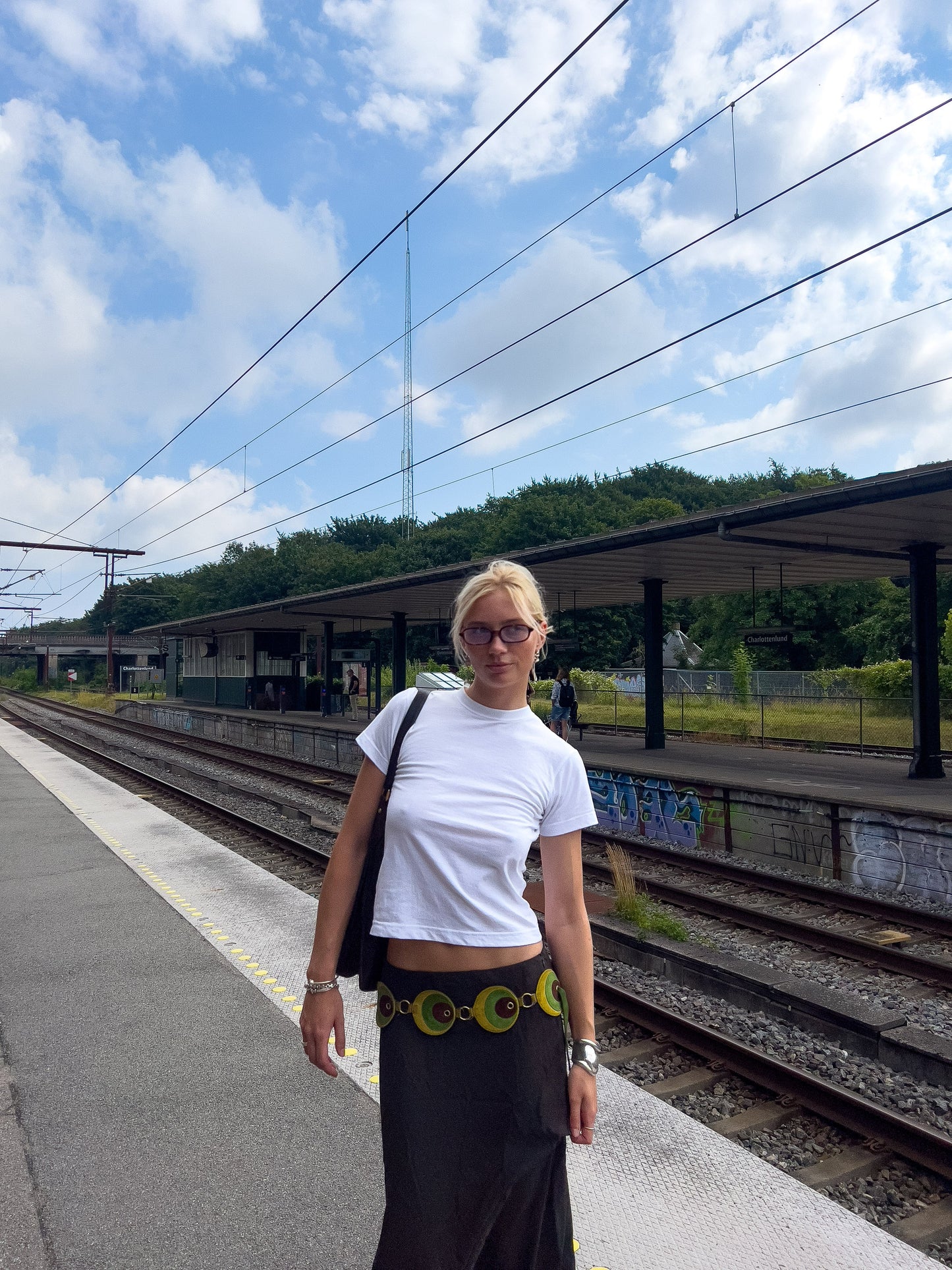 Sofia är 183 cm lång och bär storlek XS. | vit