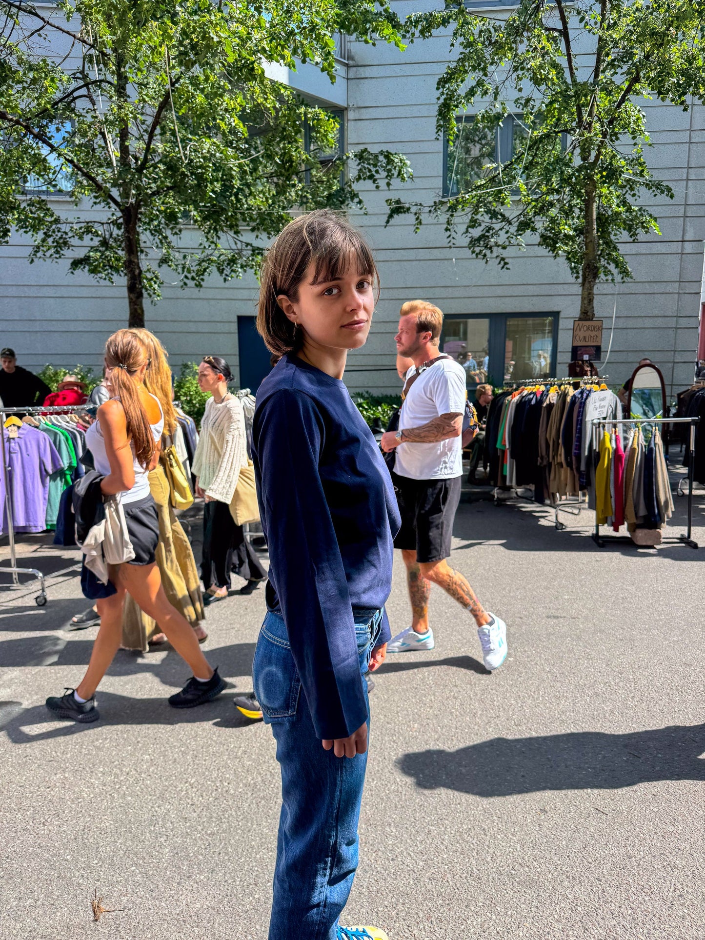 Karin är 168 cm lång och bär storlek S. | mörkblå