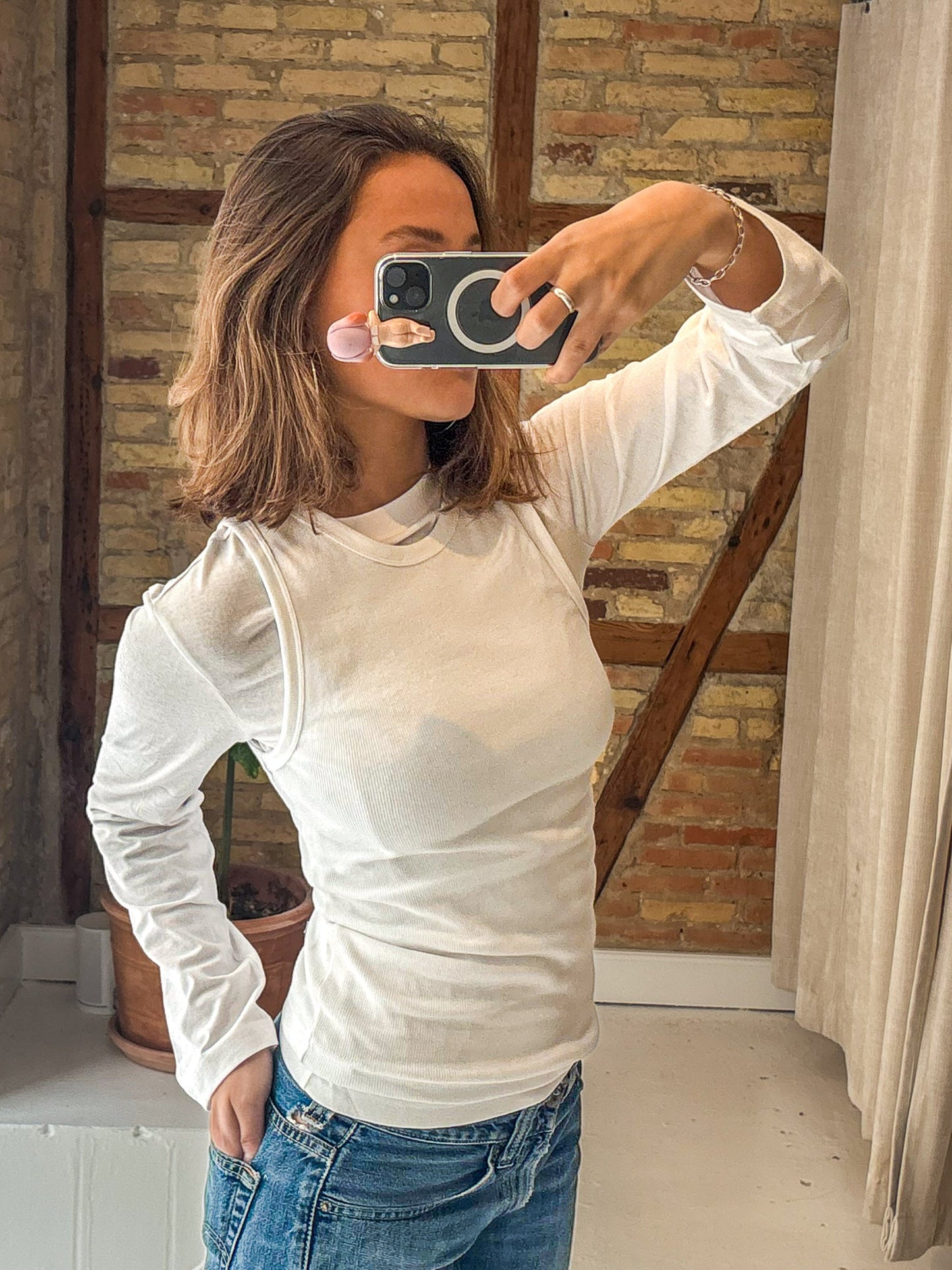 Femke är 168 cm lång och bär storlek XS. | vit