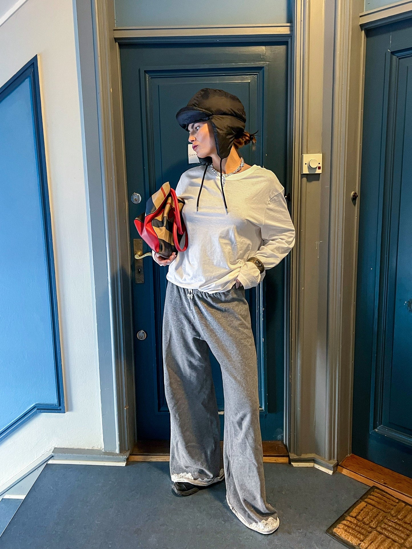 Marie är 178 cm lång och bär storlek XL. | vit