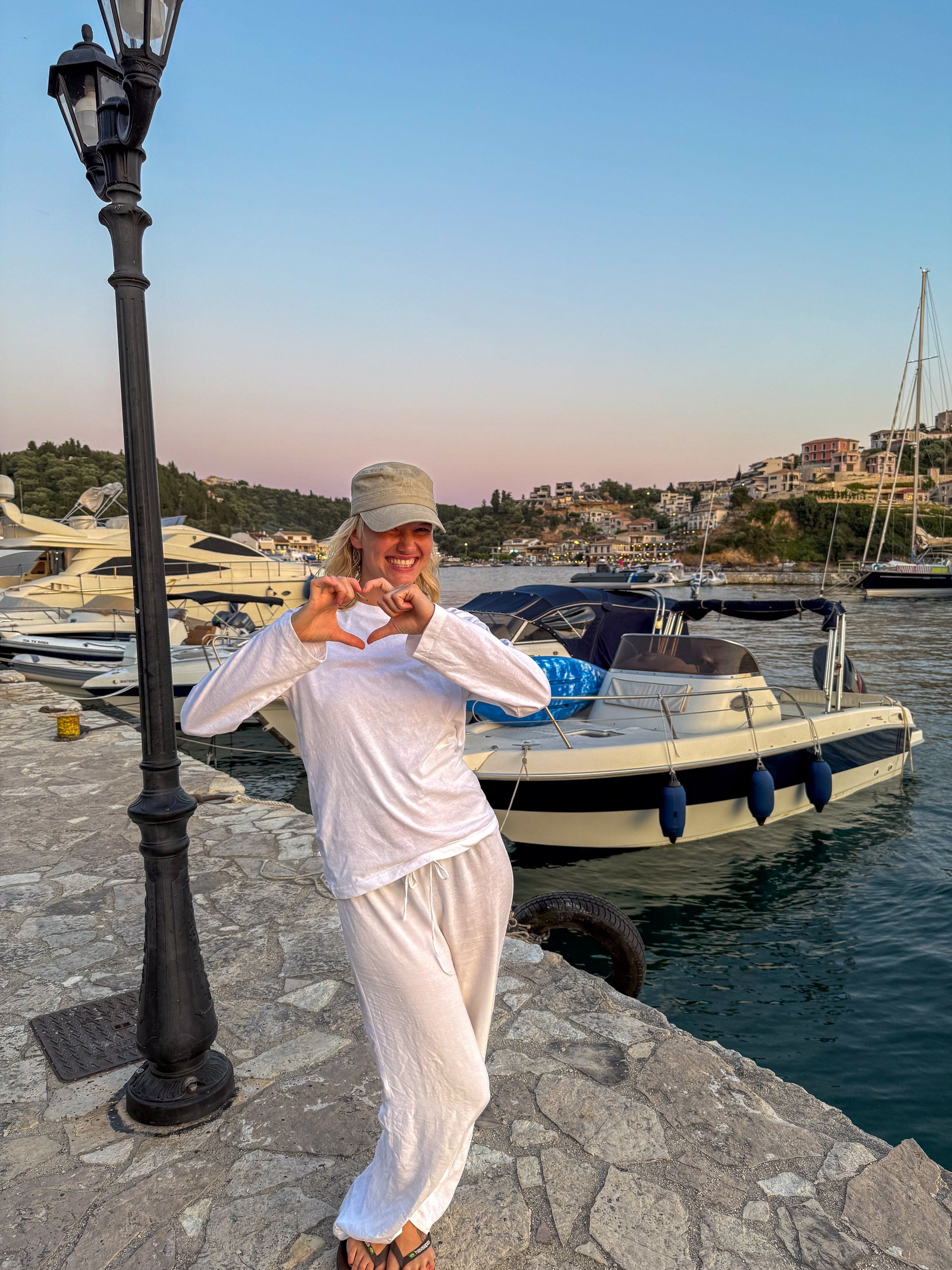 Sofie är 170 cm lång och bär storlek M. | vit