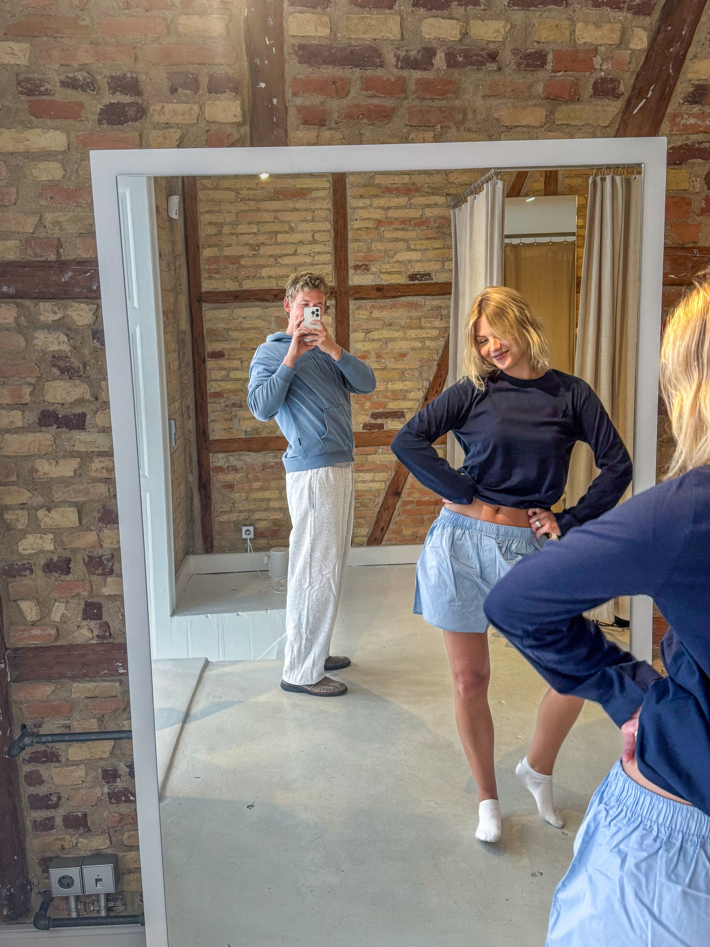 Matilda är 177 cm lång och bär storlek S. | mörkblå