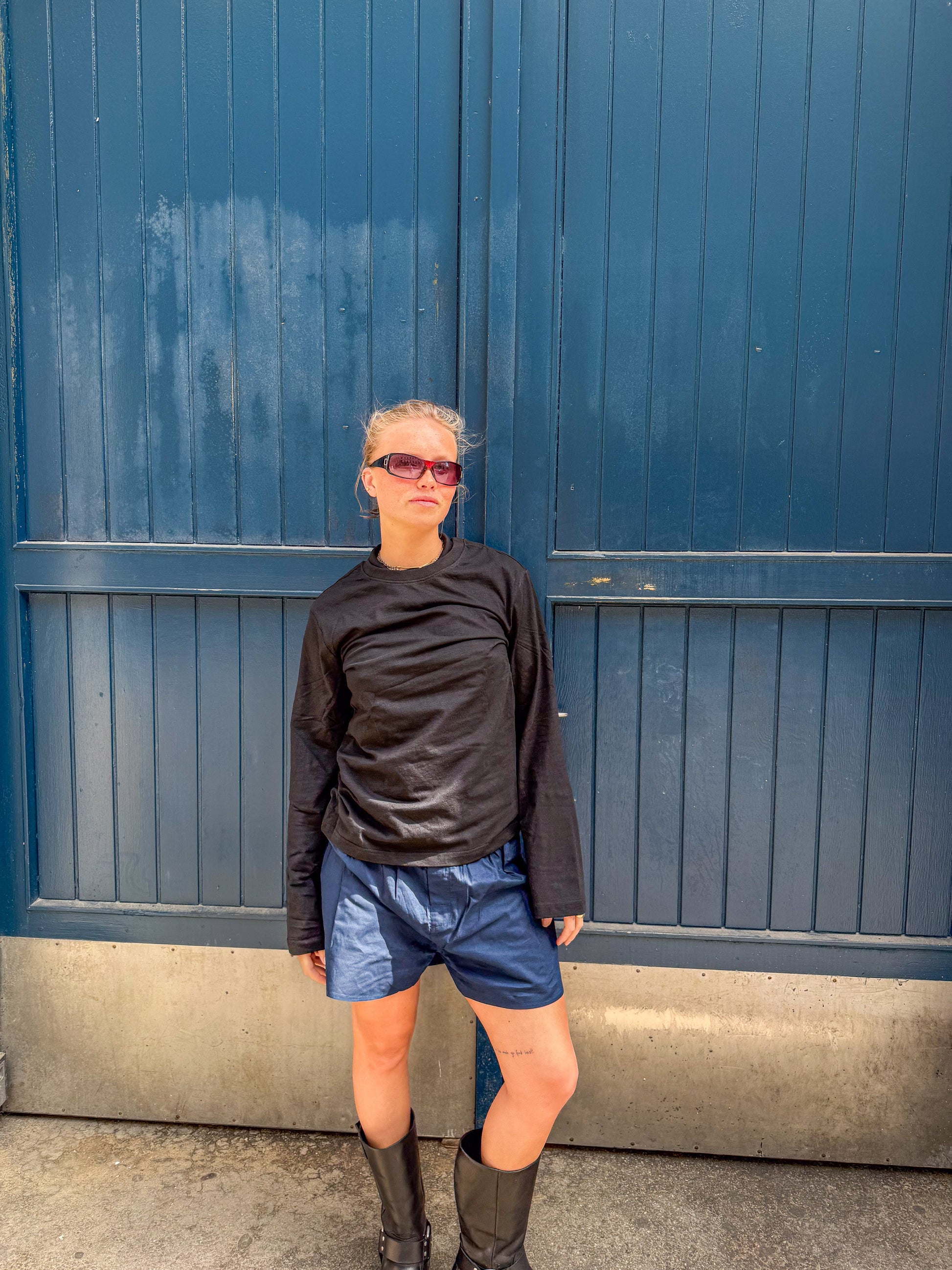 Filuka är 169 cm lång och bär storlek XS. | svart