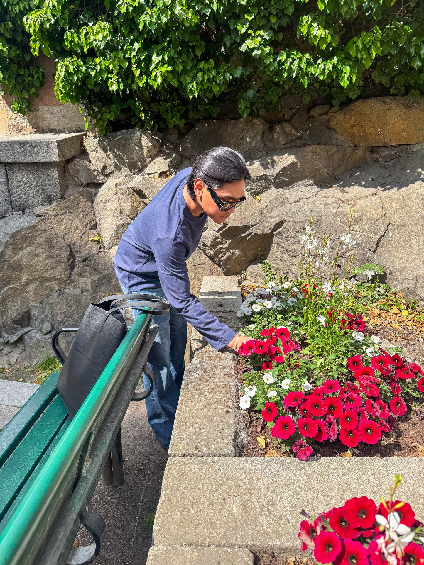 Kem är 180 cm lång och bär storlek L. | mörkblå