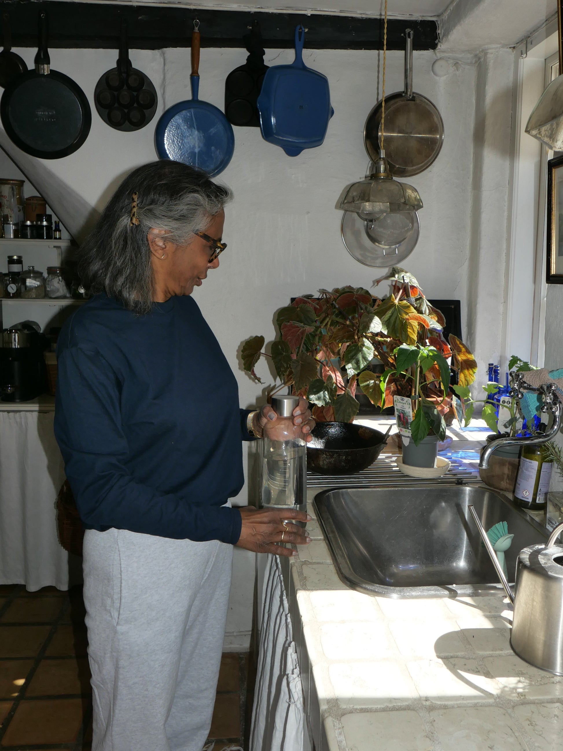 Vi vender lige tilbage med Bimalas långde och storlek! | mörkblå