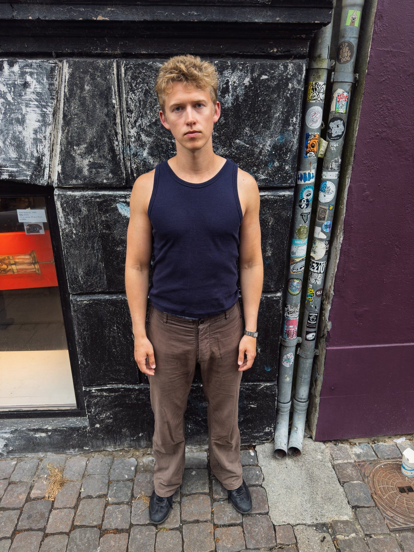 Peter är 188 cm lång och bär storlek XL. | mörkblå